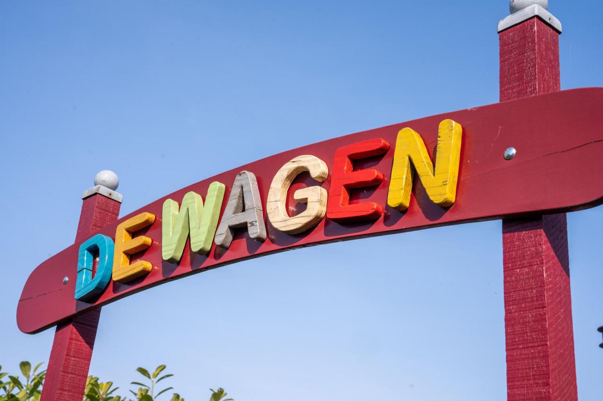 Отель De Wagen Эгмонд-Биннен Экстерьер фото